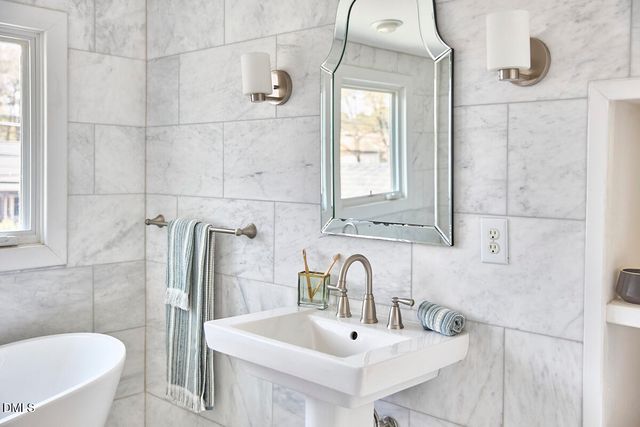 2202 Chapel Hill Road, Durham, NC 27707