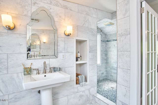 2202 Chapel Hill Road, Durham, NC 27707