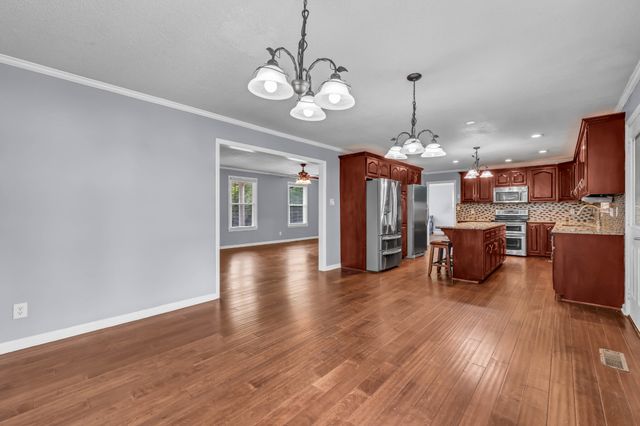 1810 Old Clarksville Pike, Chapmansboro, TN 37035