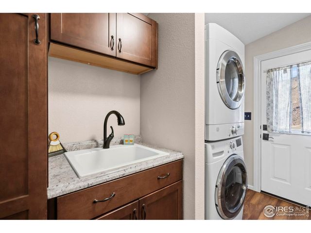 90 Redtail Ridge Way, Bellvue, CO 80512