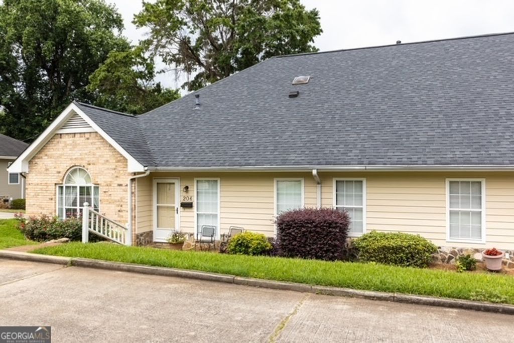 206 Cedarwood Lane, Thomaston, GA 30286