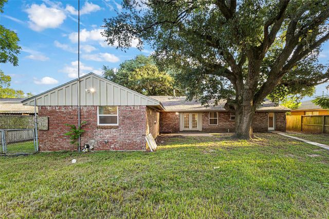 2006 Colby Drive, Baytown, TX 77520