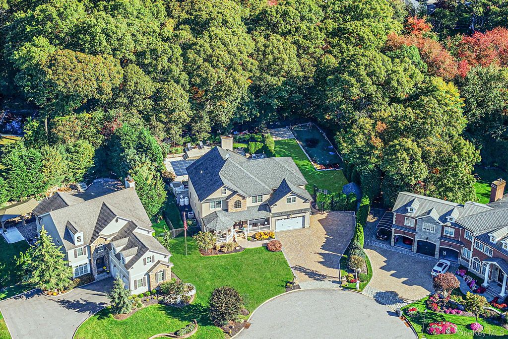 10 Privet Court, Smithtown, NY 11787 — photo 4