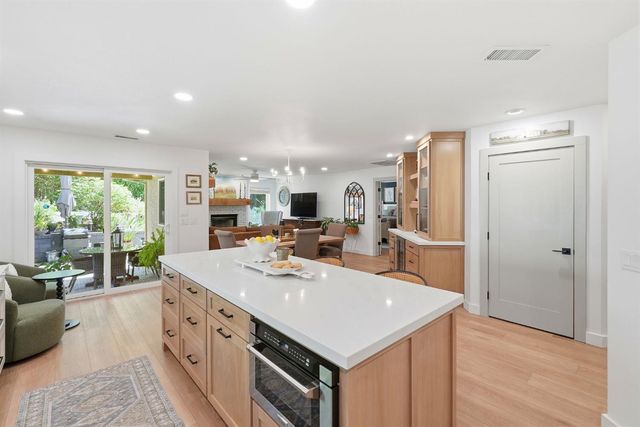 1475 Foxridge Cir, Auburn, CA 95603