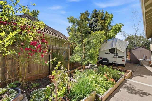 1475 Foxridge Cir, Auburn, CA 95603