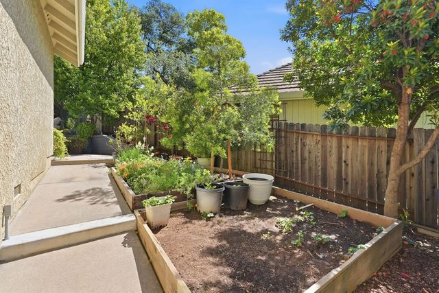 1475 Foxridge Cir, Auburn, CA 95603