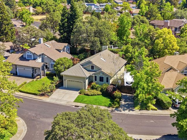 1475 Foxridge Cir, Auburn, CA 95603