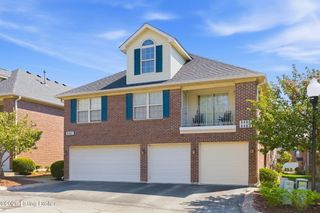 8461 Grand Trevi Dr, Louisville, KY 40228