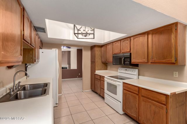 5231 N 1st Avenue, Tucson, AZ 85718