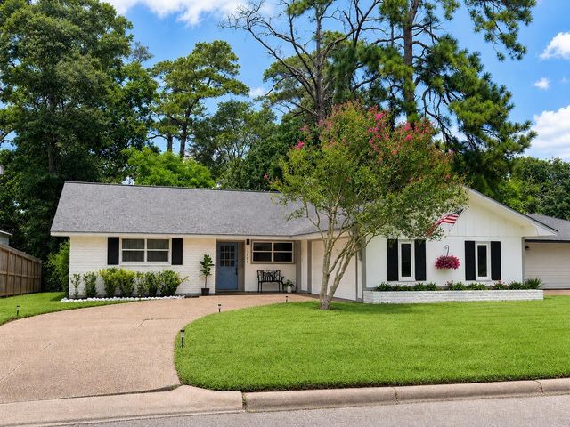 1705 Shady Oaks Drive, Conroe, TX 77301