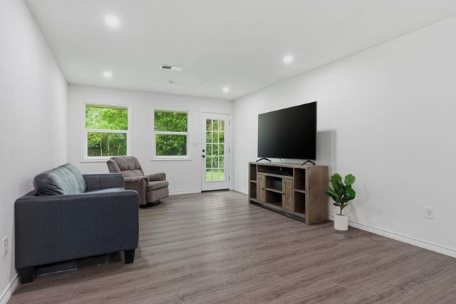 1705 Shady Oaks Drive, Conroe, TX 77301