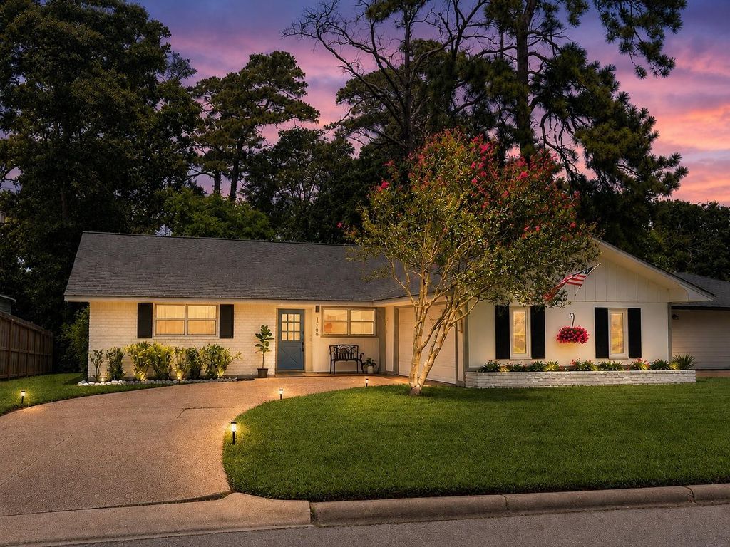 1705 Shady Oaks Drive, Conroe, TX 77301