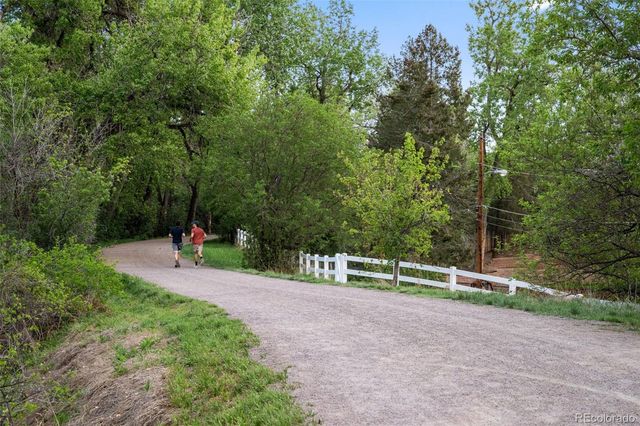 813 W Geddes Circle, Littleton, CO 80120