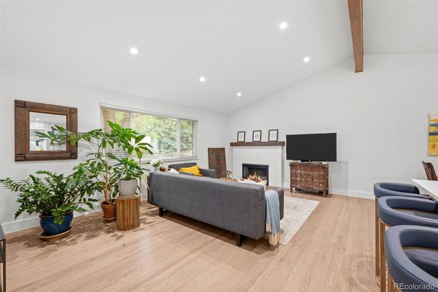 813 W Geddes Circle, Littleton, CO 80120