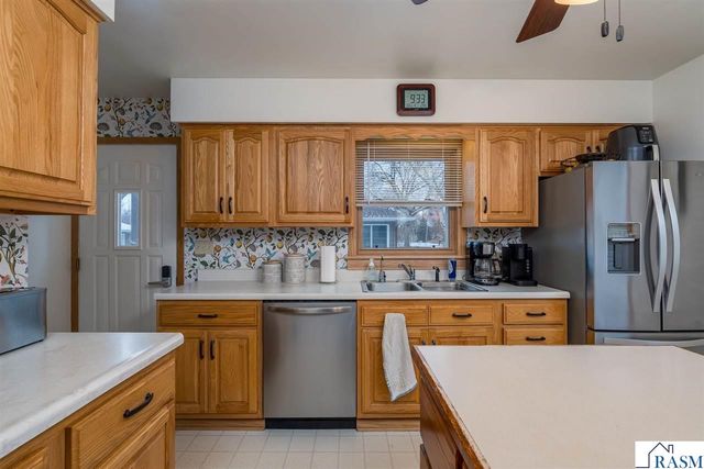 145 S Skyline Drive, Mankato, MN 56001