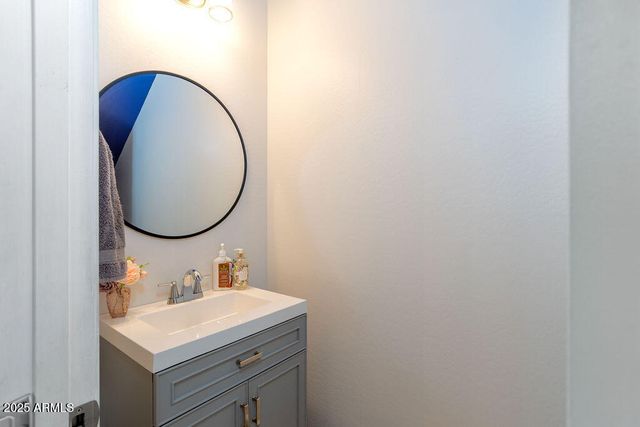 7511 E OSAGE Avenue, Mesa, AZ 85212