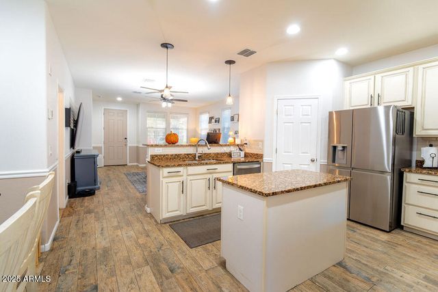 7511 E OSAGE Avenue, Mesa, AZ 85212