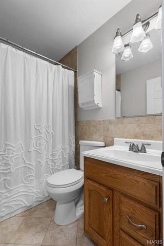 829 Forest Village Drive, Ballwin, MO 63021