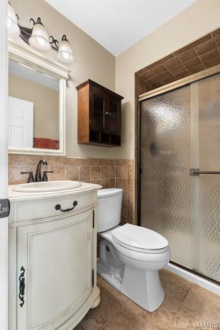 829 Forest Village Drive, Ballwin, MO 63021