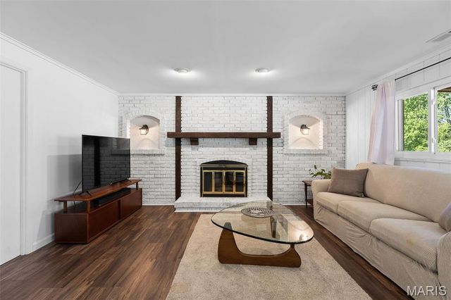 829 Forest Village Drive, Ballwin, MO 63021