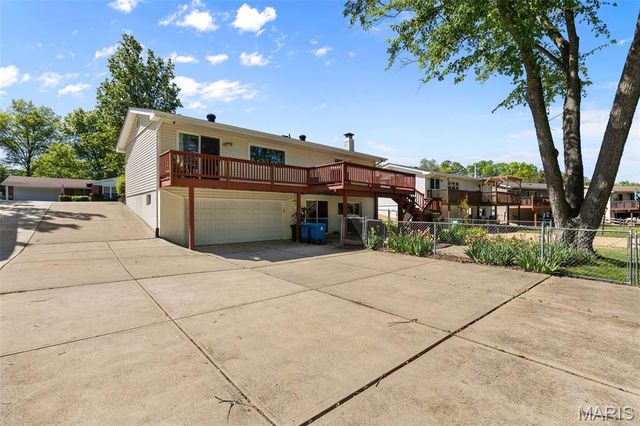 829 Forest Village Drive, Ballwin, MO 63021