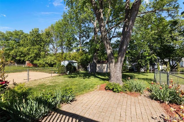 829 Forest Village Drive, Ballwin, MO 63021