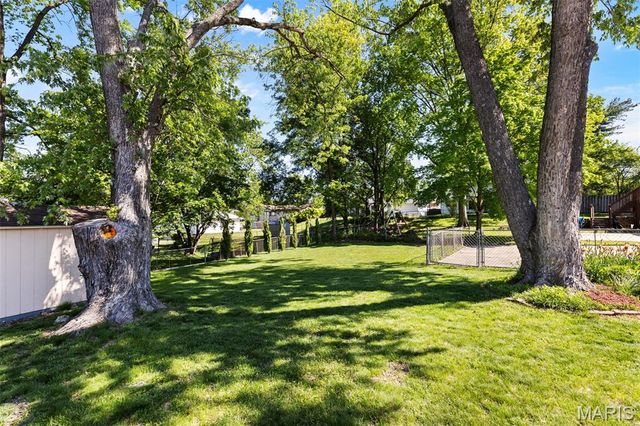 829 Forest Village Drive, Ballwin, MO 63021