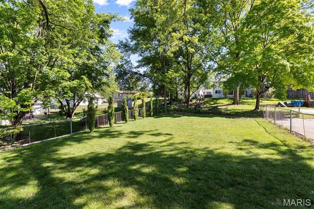 829 Forest Village Drive, Ballwin, MO 63021