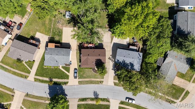 829 Forest Village Drive, Ballwin, MO 63021