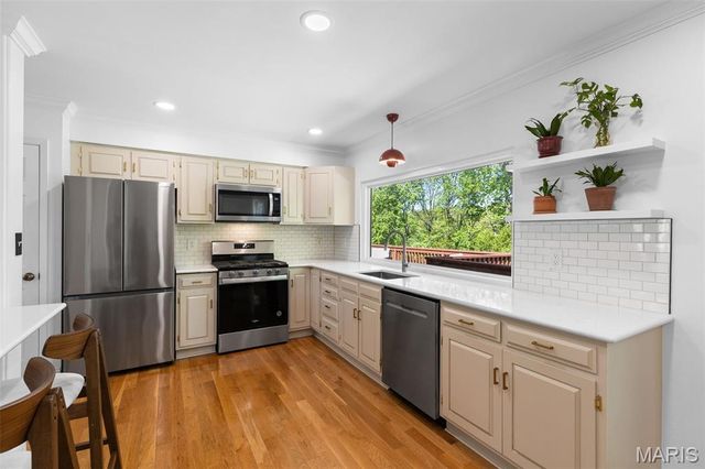 829 Forest Village Drive, Ballwin, MO 63021