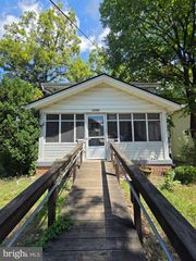 2137 30TH ST NE, Washington, DC 20018