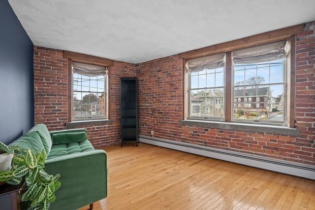 75 Summer St 5, Salem, MA 01970