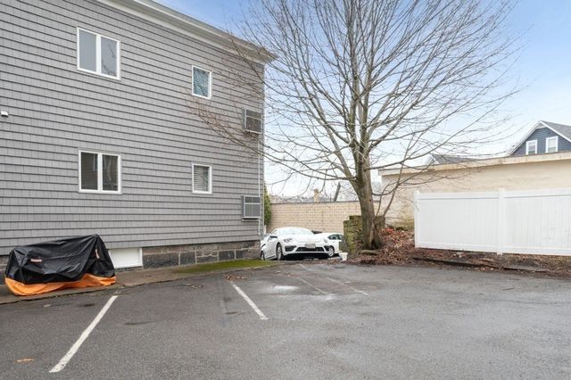 75 Summer St 5, Salem, MA 01970