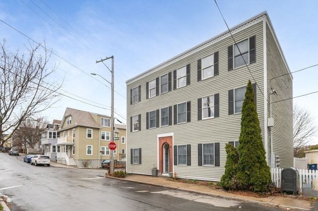 75 Summer St 5, Salem, MA 01970