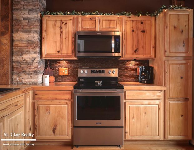 1423 S Riverside Avenue, Saint Clair, MI 48079