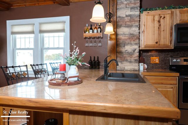 1423 S Riverside Avenue, Saint Clair, MI 48079