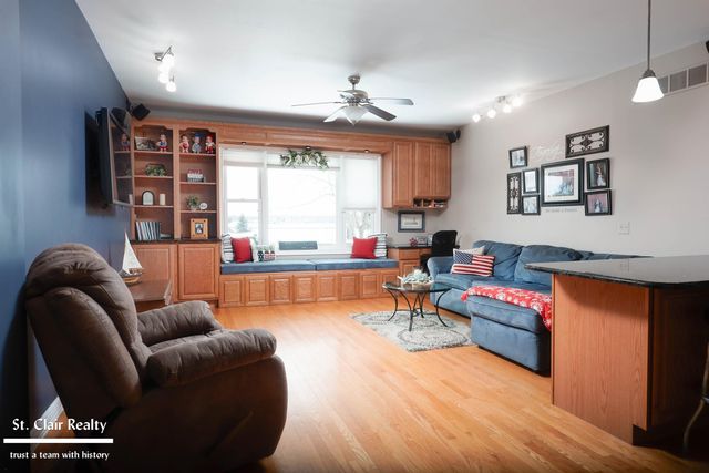 1423 S Riverside Avenue, Saint Clair, MI 48079