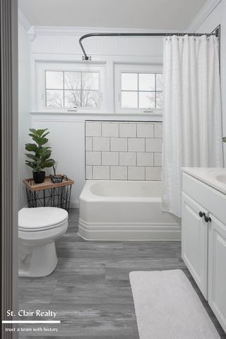 1423 S Riverside Avenue, Saint Clair, MI 48079