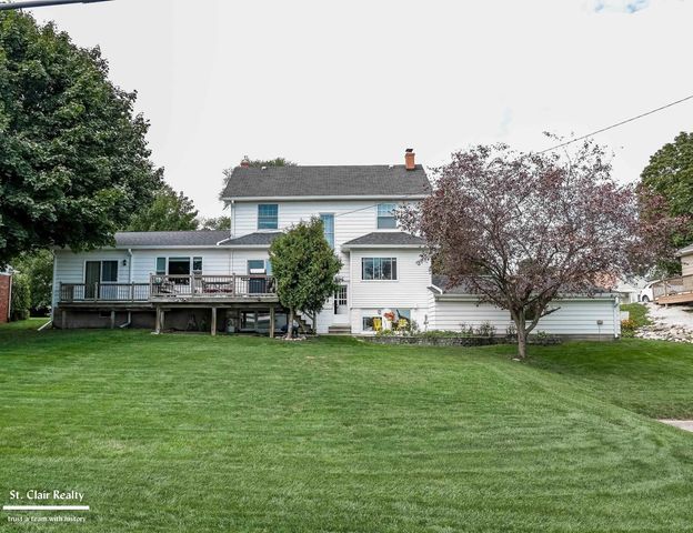 1423 S Riverside Avenue, Saint Clair, MI 48079
