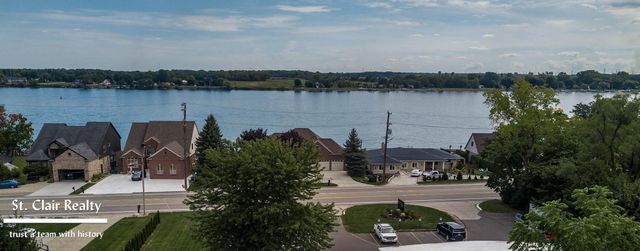 1423 S Riverside Avenue, Saint Clair, MI 48079