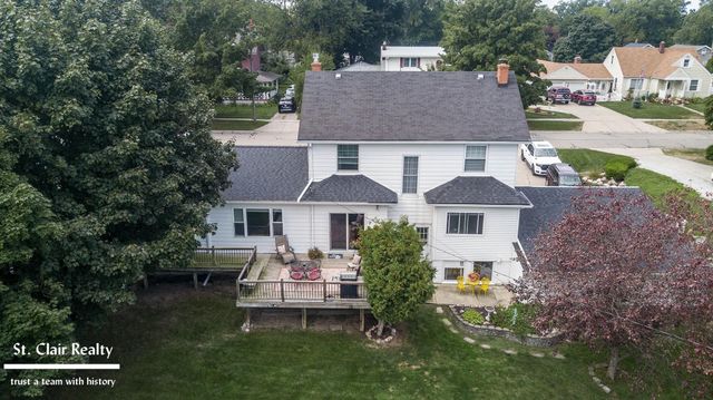 1423 S Riverside Avenue, Saint Clair, MI 48079