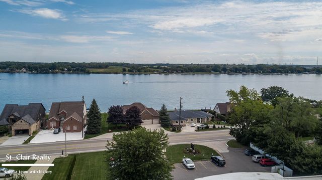 1423 S Riverside Avenue, Saint Clair, MI 48079