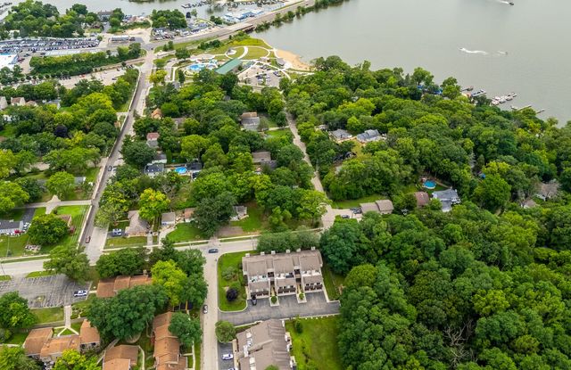 71 White Oaks Road, Fox Lake, IL 60020