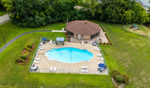 71 White Oaks Road, Fox Lake, IL 60020