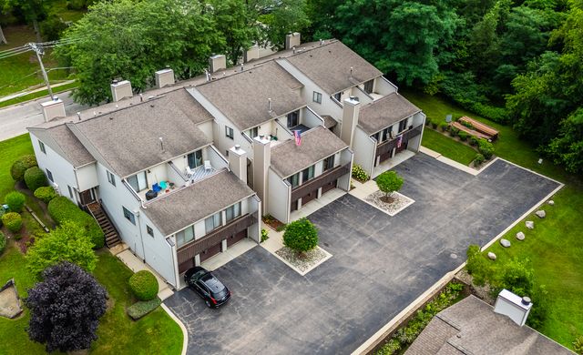 71 White Oaks Road, Fox Lake, IL 60020