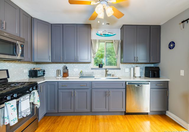 71 White Oaks Road, Fox Lake, IL 60020