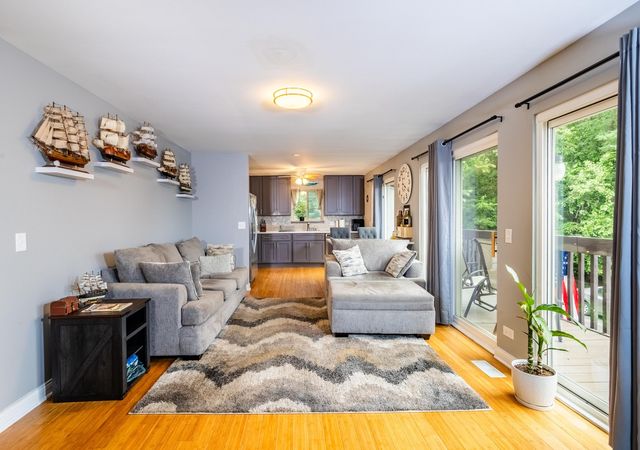 71 White Oaks Road, Fox Lake, IL 60020