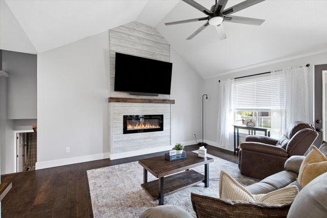 1394 S Blockade Road, Republic, MO 65738