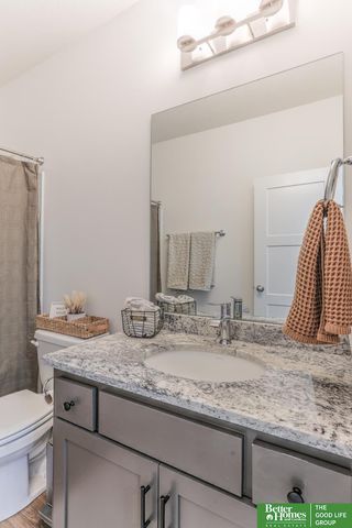 811 Grandview Drive, Louisville, NE 68037