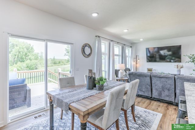 811 Grandview Drive, Louisville, NE 68037